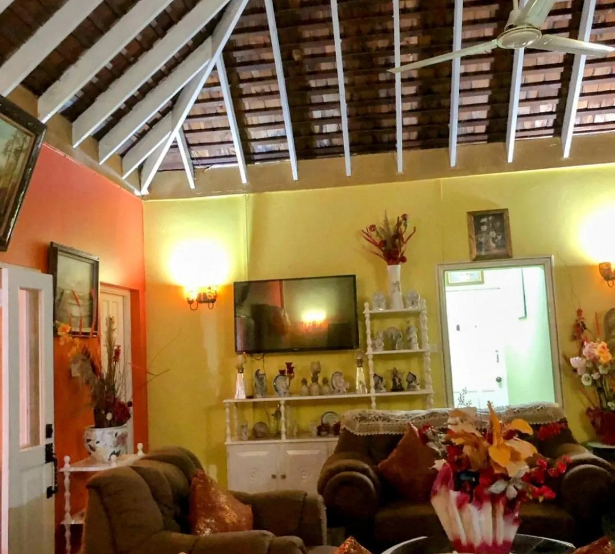Guest house 237 Bratton Avenue Hotel Montego Bay